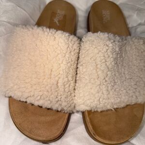 Stars Above Cream Shearling Slippers